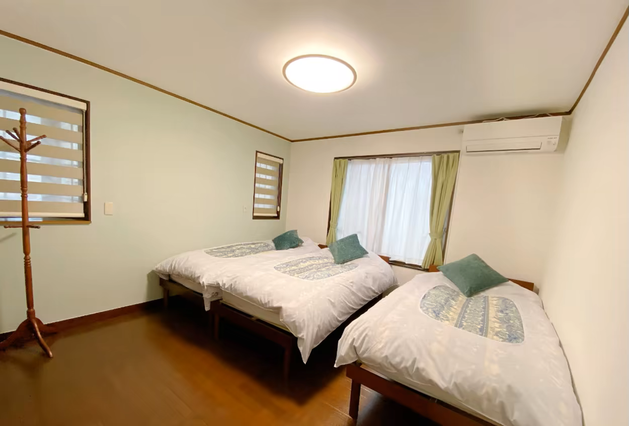 Twin bedroom